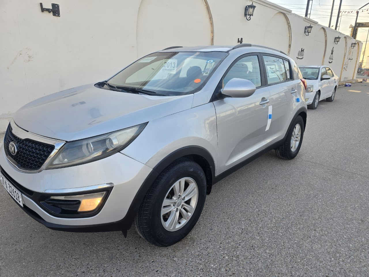 السلام عليكم كيا سبورتج خليجي موديل ( 2013 ) بيه جاملغ امامي مبدل اصلي شرط وصبغ طرف البنيد جهة اليمنى ورش الهلال الأيسر تجميل شرط بدون اي ضرر داخلي  سيارة جديده وجاهزه من كلشي محرك وكير شرط مامفتوحات محرك 2400 دوش شاشه كامره 5 ويل كب فول تحكم بلاجكتور وحاجب امامي سياره جاهزه من كلشي اليات 100 بال 100 مكاني ناصريه مدينة الصدر للاتصال 
( *********** ) وات ساب 
( *********** ) السعر ( 125 ) ورجا مو شراي لا يكسر بحلال الناس
