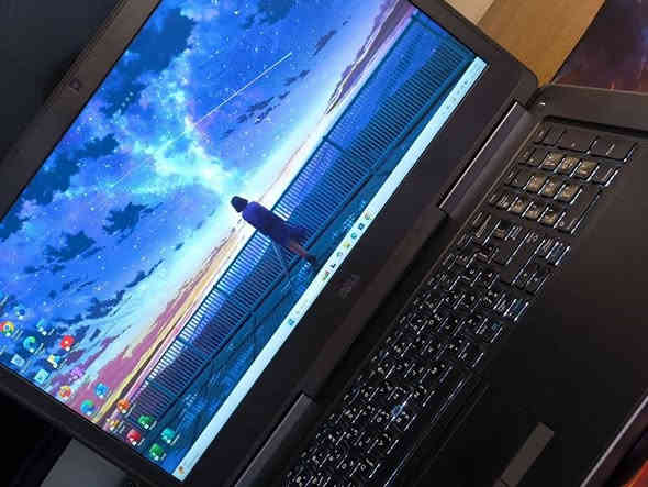 كرت الشاشة الخارجي 8 كيكااااااا
اكررر كرت الشاشة الخارجي 8 كيكا 
وبشاشة حجم 17.3 FHD دقة عاااالية مع رام 16 و هارد 512 
و خصمم لفترة محدودة 
510 الف فقط لا غييييييييير 
510 الف فقططط 
الكمية محدودة سارع قبل النفاذ
لابتوب Dell Precision 7720
يشغّل: رندرة ومشاريع 3D، برامج هندسية (AutoCAD, Revit, SolidWorks)، مونتاج فيديو احترافي، تحليل ومحاكاة، بيئات افتراضية وبرامج التصميم الاحترافية.
المواصفات:
المعالج: Intel Core i7 — الجيل السادس — فئة HQ
الرام: 16 GB DDR4 (قابل للتطوير)
التخزين: 512 GB SSD M.2 (قابل للتطوير)
كرت الشاشة الخارجي: NVIDIA Quadro P4000 — 8 GB
كرت الشاشة الداخلي: Intel — 8 GB
الشاشة: 17.3″ — دقّة FHD
الهدايا والملحقات:
• حقيبة لابتوب
• شاحن أصلي
• ماوس
• ماوس باد
• تغليف احترافي (بابلز + كرتون للحماية التامة)
الضمان والخدمات:
• فحص عند الاستلام مع المندوب.
• ضمان 7 يوم بعد الاستلام.
• تنصيب ويندوز حسب الطلب + جميع البرامج الأساسية + Office مثبتة.
السعر: 510,000 دينار عراقي
التوصيل متوفر إلى جميع محافظات العراق
للطلب / استفسار عبر واتساب 
***********
