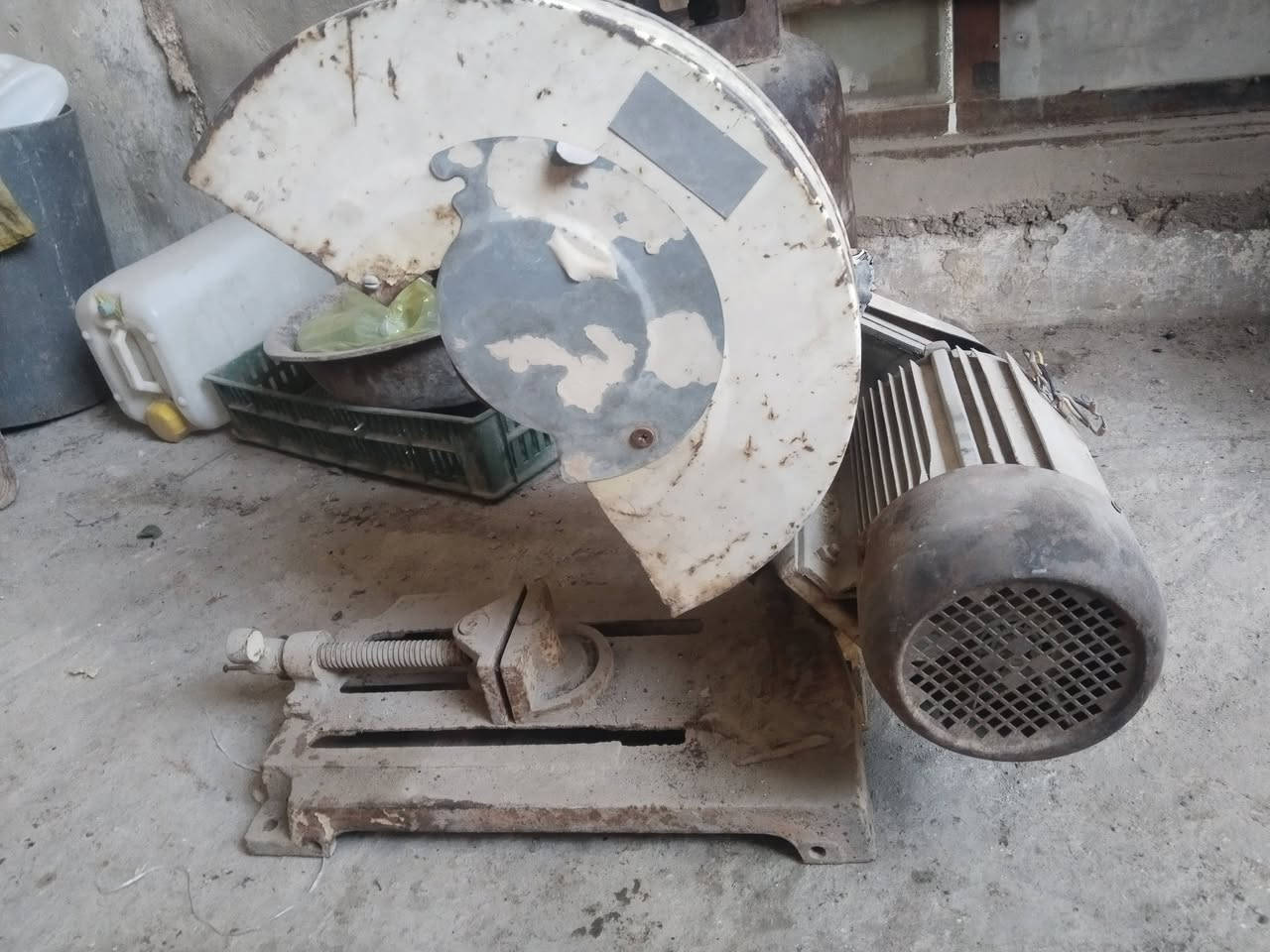 كتر قايش للبيع محترك الماطور
السعر 100 الف 
***********
