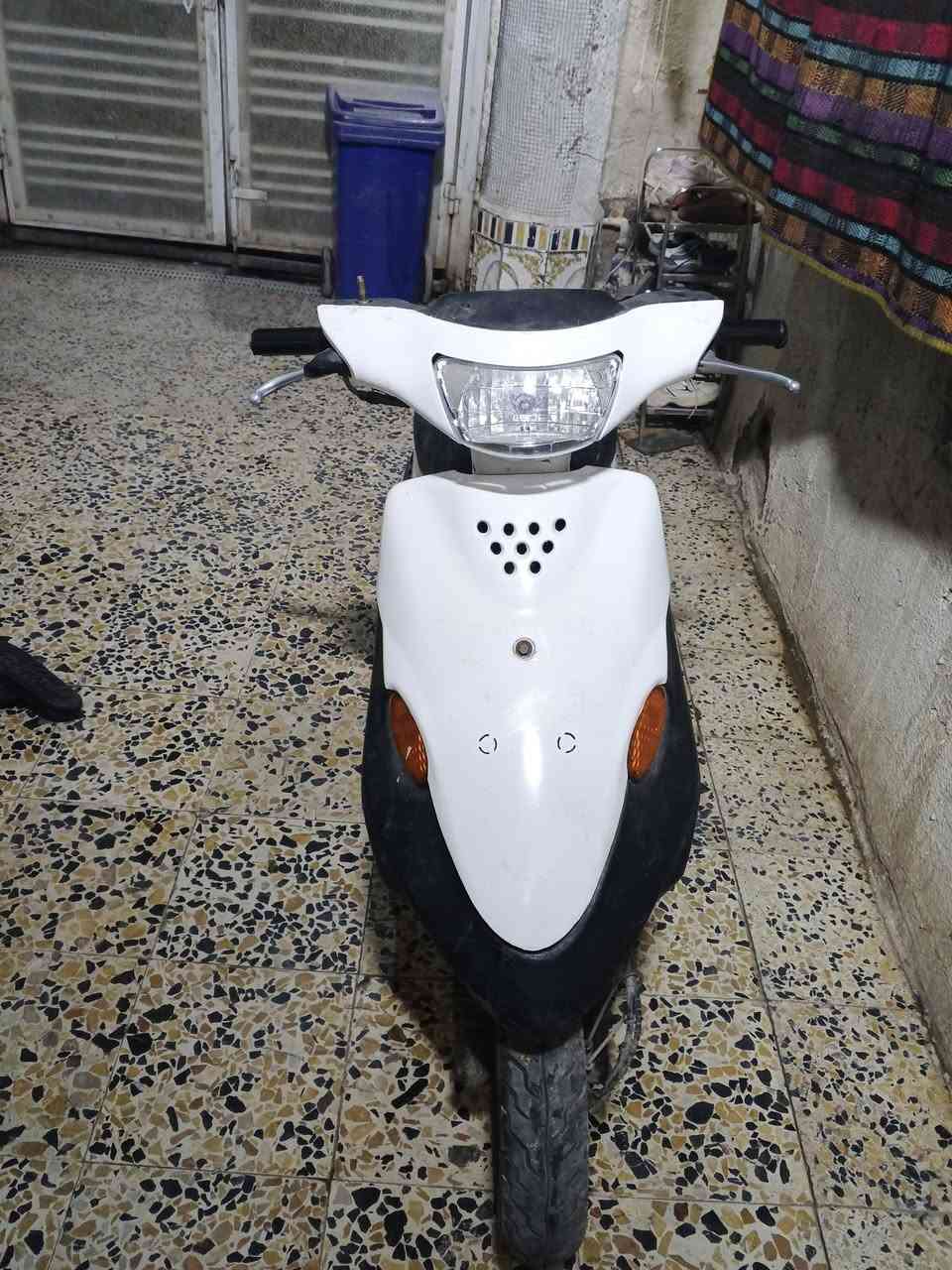 سلام عليكم دراجه ام تسعه عوزه كبريتر نضيفه 
سعر 150 بيه مجال قليل الرقم
***********
