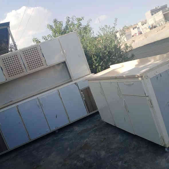 ئەلەمنیۆم جوانو هه رزان دوو مەتر و نیو قاوەییه خۆی لەزگەی سپی پێوەیە ئەتوانی لێی کەیتەوە سنگی مەترو نیو شوێن سلیمانی گەیاندن هەیە *********** نرخی ١٨٠ هەزارو معامەله
