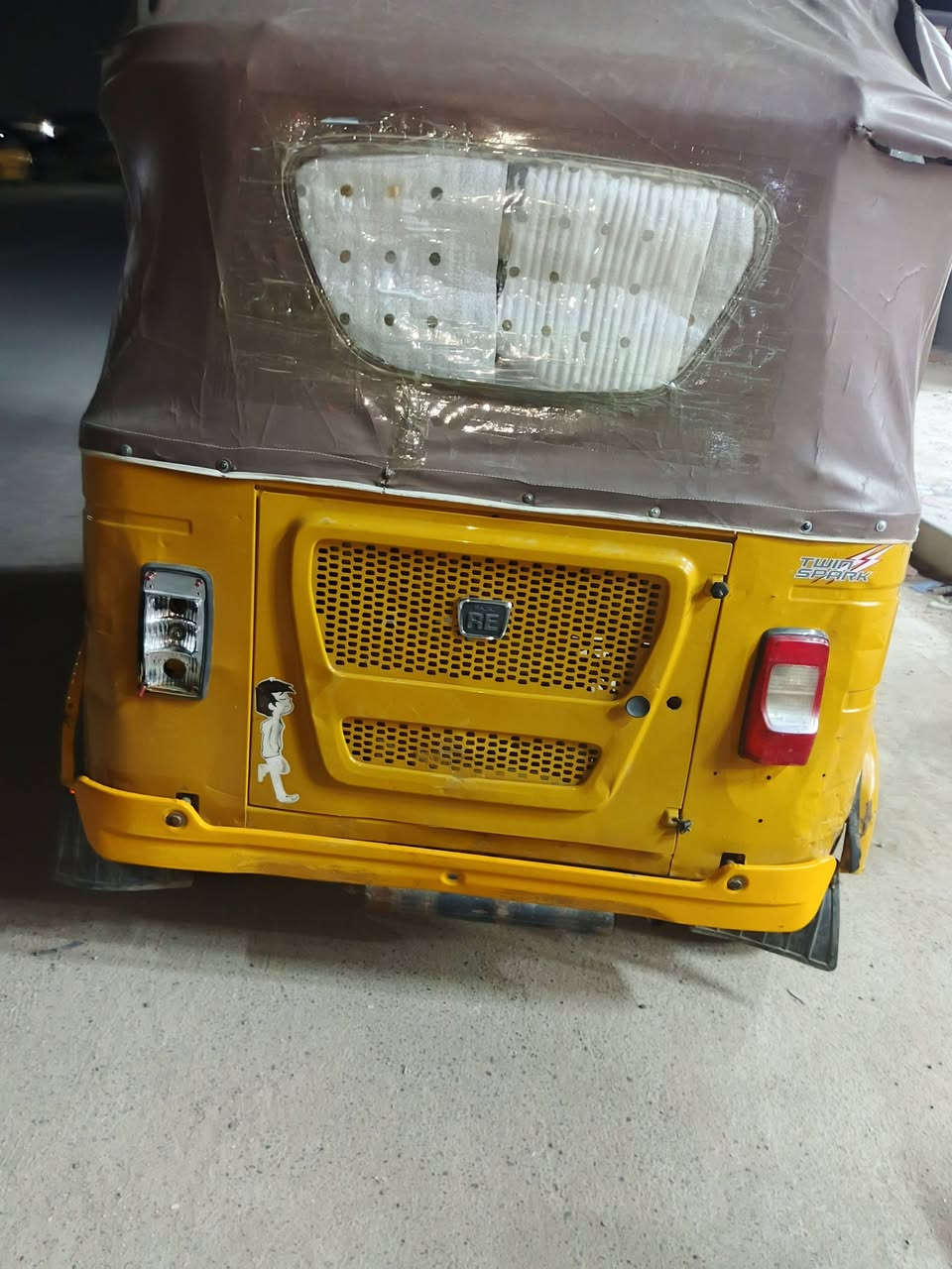 سلام عليكم موديل 21 شهر 6 رقم وسنويه تحويل ثاني يوم بي ضربه لغد ومعمره وبي ضريه يم بكلايت ومسويها مكينه خرسا تخبل مكاني بغداد سبع قصور سعرها 6600 وبي مجال قليل ***********
