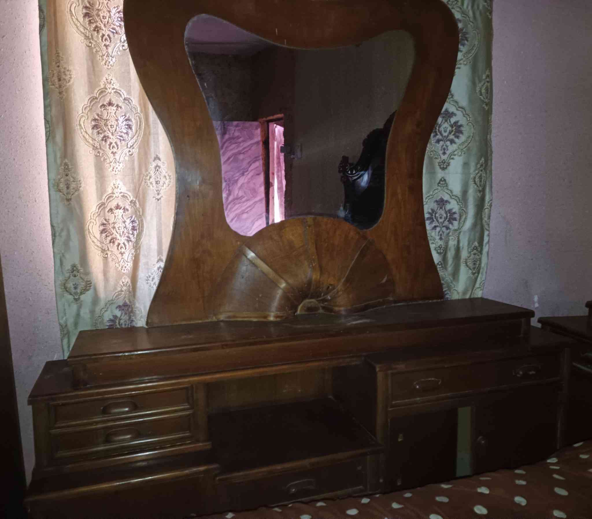 ميز مراية اخو الجديد بس متروك بي ميوزة ثنين كبار وجرارات ب75


**إذا كنت صاحب هذا الإعلان وتريد حذفه لأي سبب، رجاءا أرسل رسالة إلى الدعم الفني**