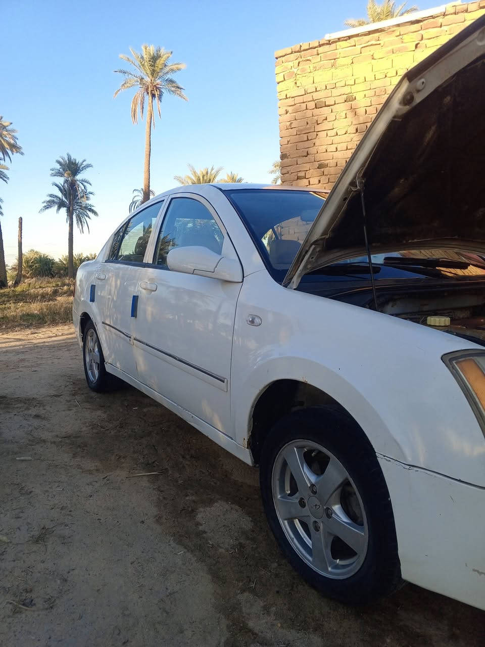 سلام عليكم سياره شيري اي 5 مديل 2009 سياره جاهزه مكينه وكير جديد وتخم تاير جديد باتري جديد السياره مكفوله  سنويه ل2028 السعر 28 ويهه مجال لشراي مكان دوانيه غماس رقم ***********
