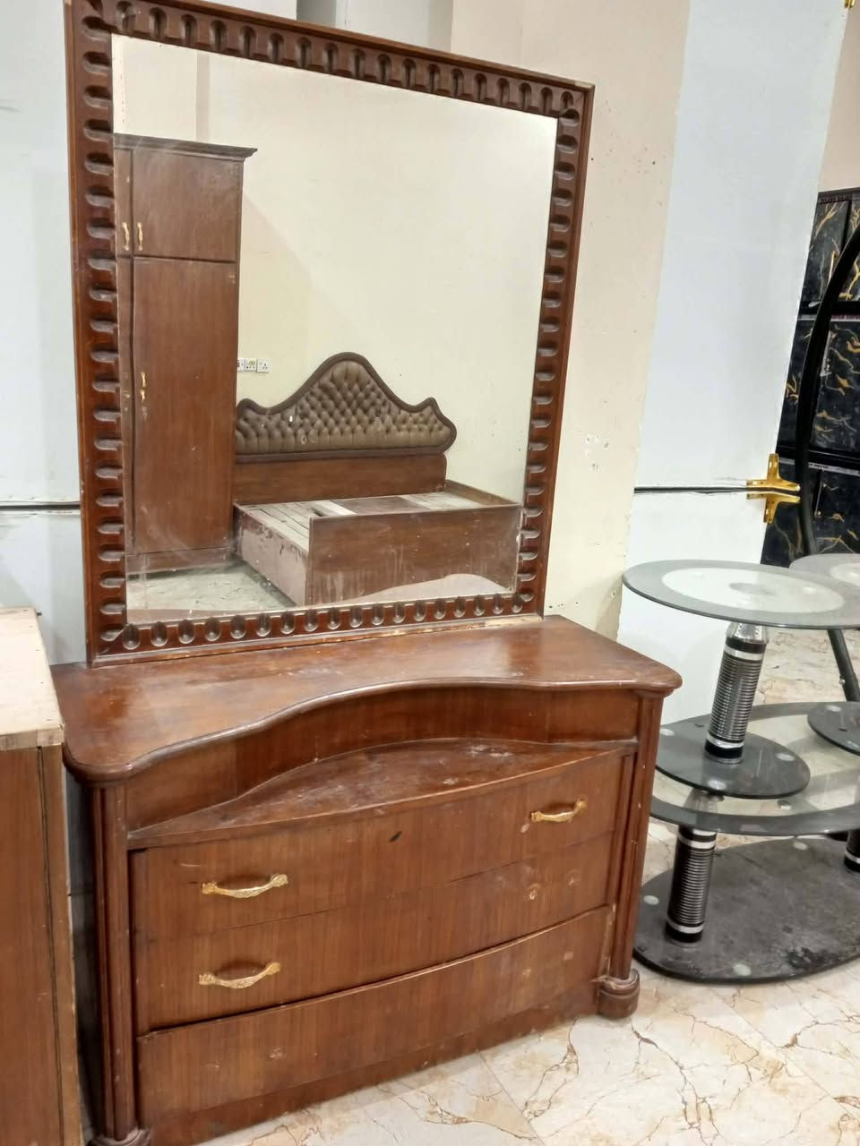 بيع... سريع .....سريع..300الف وبيه مجال سرع بحجز 
معرض ابو عبدالله للاثاث المنزلي 🔥من غرفه نوم صاج مستخدام ربع قطع كنتور وتخت وميز توليت وزاويه العنوان تكريت الديوم مقابل مطعم المذاق بلقرب من اسواق الزوبعي للاستفسار خاص او اتصال *********** متوفر وتساب
***********متوفر اوتساب
