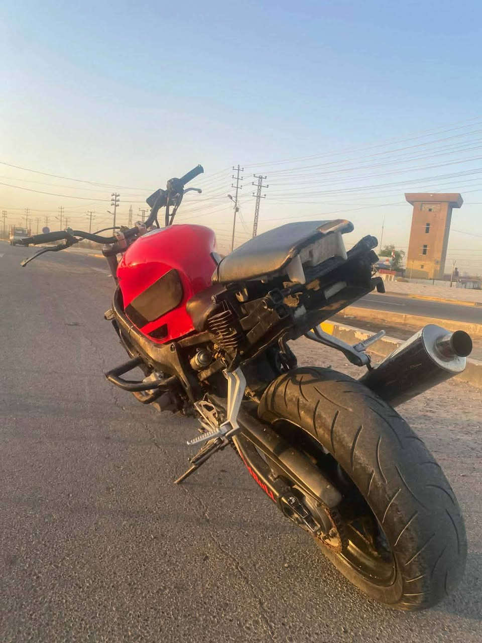 للبيع بطح f4i الدراجه شغاله
سعرها 1500 الشراي يتصل 

***********

عنوان كوت
