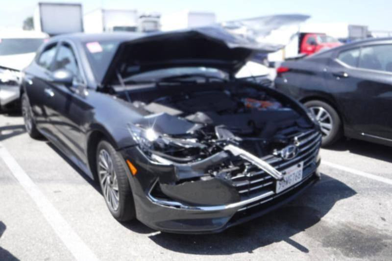 السلام عليكم
سوناتا هايبرد 2023 وارد امريكي 

مقصورة واسعة ومريحة

المسافة المقطوعة 95,000 كم

تبديل بنيد + صبغ بالجاملغ الايمن 

شاشة كبيرة 

سماعات BOSE 

مناخ منفصل و قطعتين تبريد 

سماعات بوس 

كراسي قماش + كهرباء + تدفئة

اندرويد اوتو + ابل كاربلاي

اشاير ب المرايا الجانبية 

تنبيه عند فتح الابواب 

صندوق ذكي يفتح عند الوقوف خلفه

كير دكم بيانو 

4 وضعيات قيادة 

شفتات بالستيرن 

وبعد بيها مواصفات ما مذكورة 

مراوس شعندك نزل

*********** بي واتساب
