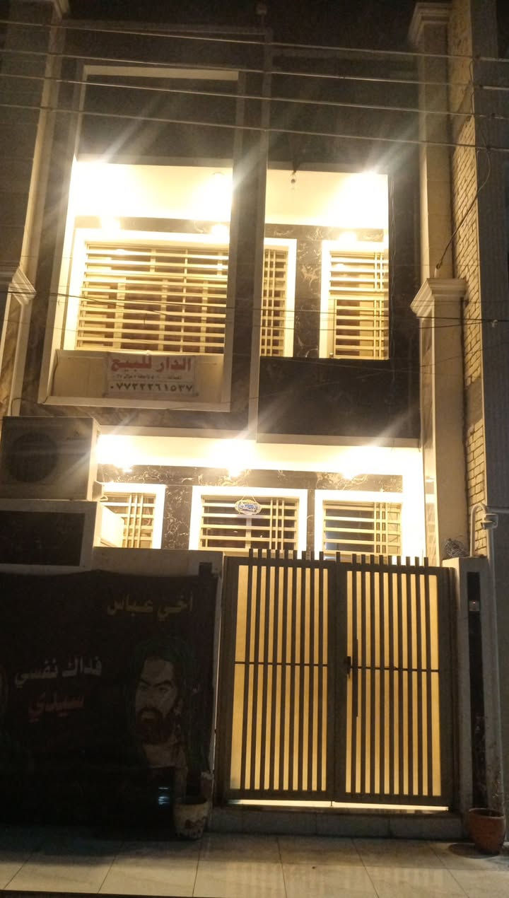سلام عليكم بيت مساحه 100للبيع متر واجه 5 والنزال 20 البيت طابقين ونص 4 غرف نوم + 4 حمامات+ استقبال واسعه + صاله البيت بناء 2025 جديد جاهز من كلشي على مطبخ حار + مطبخ بارد  موقع البيت الرستميه خلف المرور سعر البيت 165 وبي مجال بسيطه للشراي الإستفسار ***********
