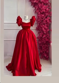 فستان • ٤٦-٤٨ • مستعمله مرة