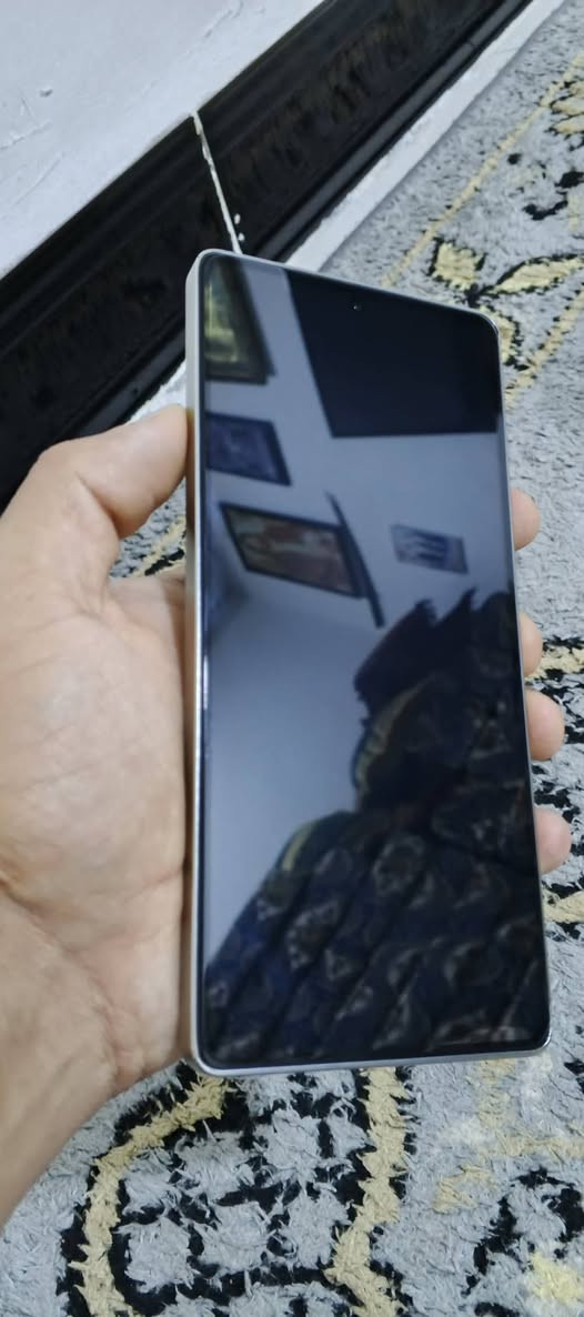 تكنو كامون 30 برو TECNO CAMON 30 Pro 5G
الجهاز نسخة 5G مو العادي ذاكرة الجهاز 256 والرام 24 فول مواصفات شاشة 144 فريم يشغل 90 فريم ببجي صافي كاميرا الجهاز كلش حلوة تشغل 4k ستين اطار صوت ستيريو شاحن 70 واط سريع جدا وبطارية 5000 الكاميرا الأمامية والخلفية 50 ميكا بكسل بصمة  مدمجة بالشاشة تسجيل مكالمات بدون برامج وبعد هواي مواصفات 
الجهاز بعده جديد بحالة الوكيل بدون اي ضرر او خلل مكفول وكامل ملحقات مع كفرات الحماية
السعر 300 الف 
عنواني بصرة دور الشرطة 
***********
