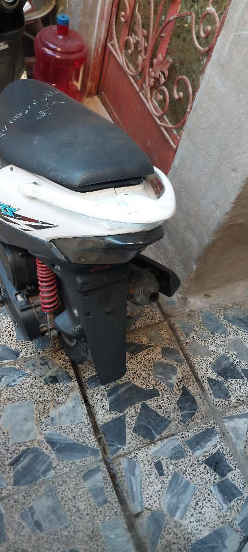 السلام عليكم دراجه ماكس البيع دراجه حلوه بس طاكه الجبنه مالتهه رايدهه 400وبيهه مجال العنوان البلديات تقاطع الكهرباء ***********
