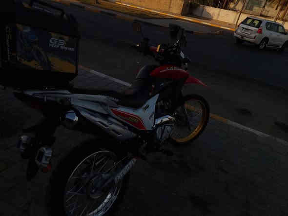 سلام عليكم دراجه قفاز لونسون للبيع  دراجه مابيه اي نقص كامله من كلشي  سنويه بسمي دراجه ماشي 19الف وقابله للزياده بس وتحويل ثاني يوم او بعد سبوع السعر مليون و٨٠٠ وبيه مجال مستعجل علا بيعته كلش ***********
