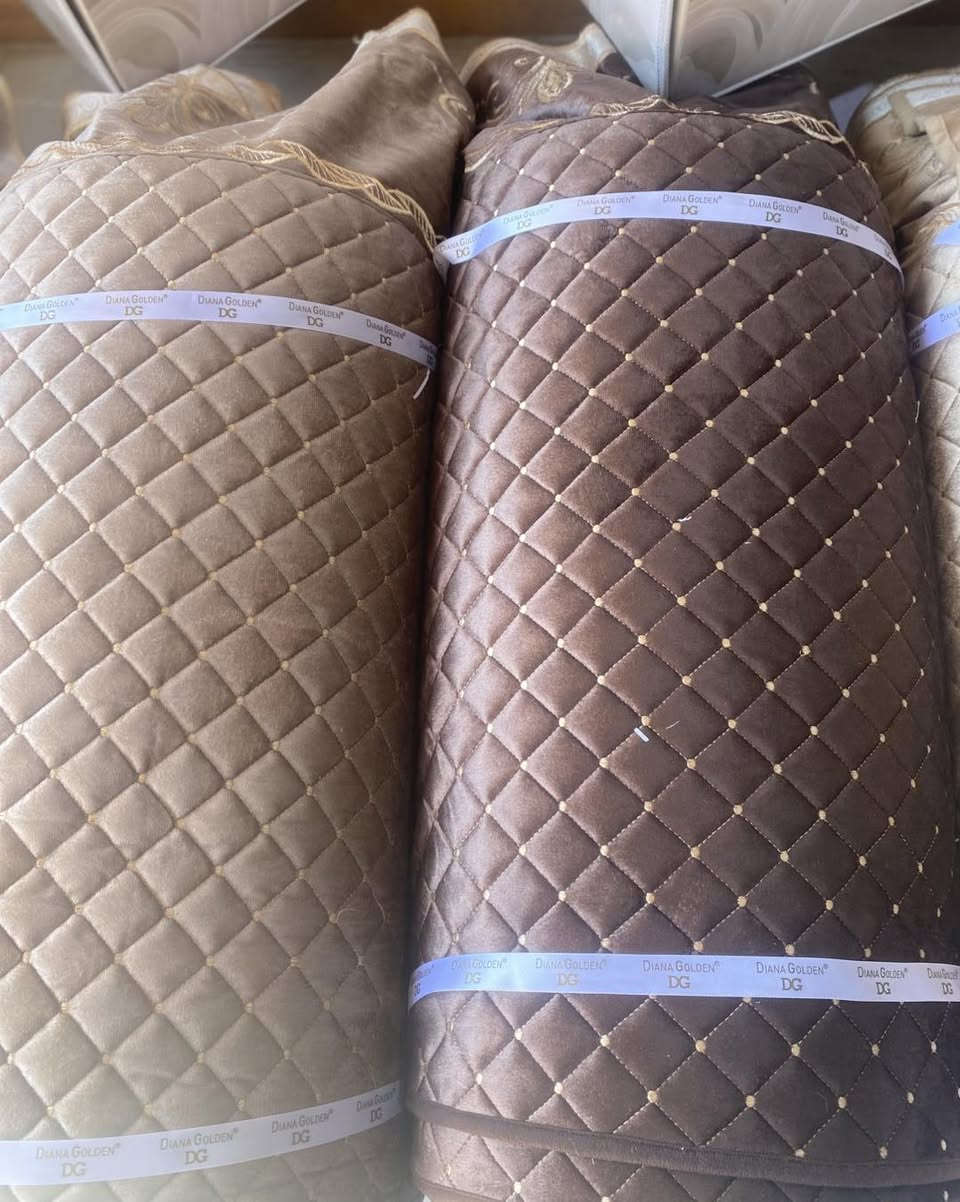 مفرش تخم مخمل اصلي  ملكي
مبطن..يحتوي على حبيبات مانع انزلاق 
العرض 95cm
بسعر مناسب جدا(4500 )
يوجد توصيل 🚚


**إذا كنت صاحب هذا الإعلان وتريد حذفه لأي سبب، رجاءا أرسل رسالة إلى الدعم الفني**