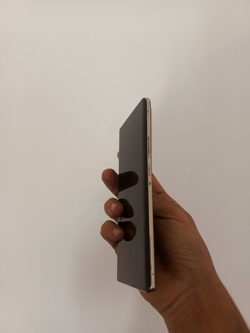 Infinix Note 40 Pro. 
الكاميرا: كاميرا رئيسية بدقة 108 ميجابكسل.
الشاشة: شاشة AMOLED بحجم 6.78 بوصة ومعدل تحديث 120 هرتز.
الأداء: معالج MediaTek Dimensity 7020.
 Ram. 12+12
ذاكرة. 256
البطارية: سعة 5000 مللي أمبير تدعم الشحن السريع بقدرة 45 واط
نظافة 100/80
السعر //170 وبي مجال


**إذا كنت صاحب هذا الإعلان وتريد حذفه لأي سبب، رجاءا أرسل رسالة إلى الدعم الفني**