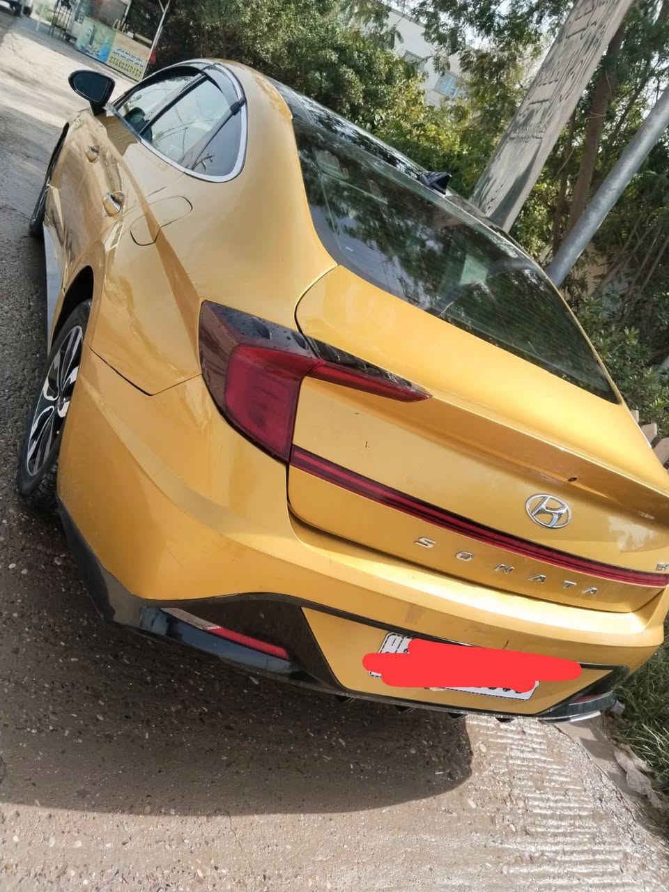 السلام عليكم 
للبيع سوناتا موديل 20 
رقم بغداد انكليزي سنويه ل28
حادث امريكا جاملغ وبنيد بدون دواخل 
وهنا بالعراق بيه رش مكانات 
ماشيه 87
مكينه 1600 تيربو 
فول مواصفات للأخير بنراما كشنات جلد + كهرباء + شفتات ستيرن 
السعر ١٣٥ وبيه مجال 
خاص ماجاوب فقط اتصال 
***********     مكاني حله مركز

