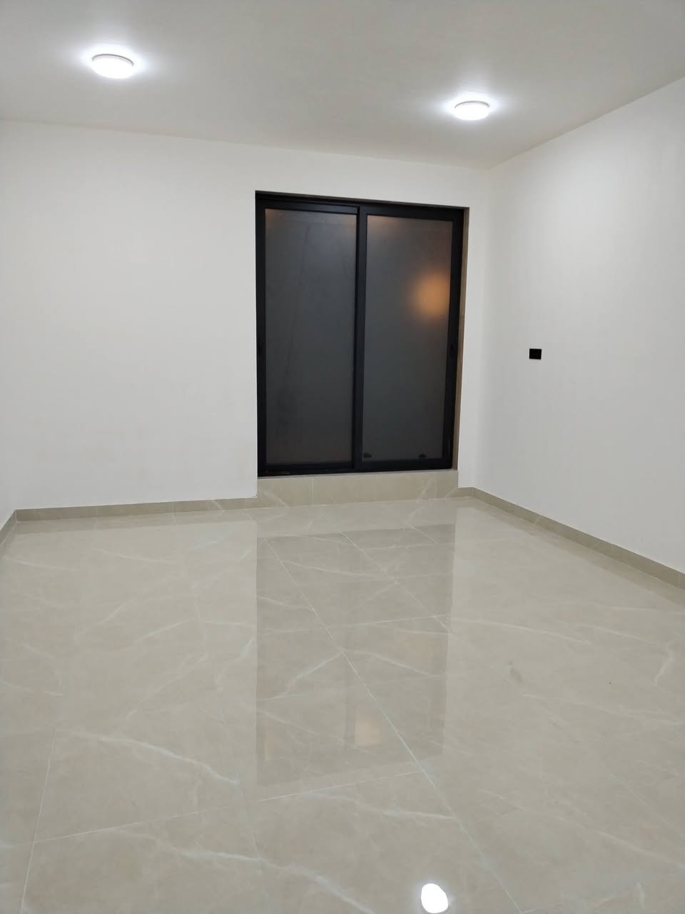 مشتملات عدد٢ طابقين كل مشتمل مساحه ١٠٠متر ٢غرف نوم بناء حديث موقع ممتاز كافه الخدمات طويريج حي المثنى تفاصيل على الخاص مكتب حيدر للعقار ***********
