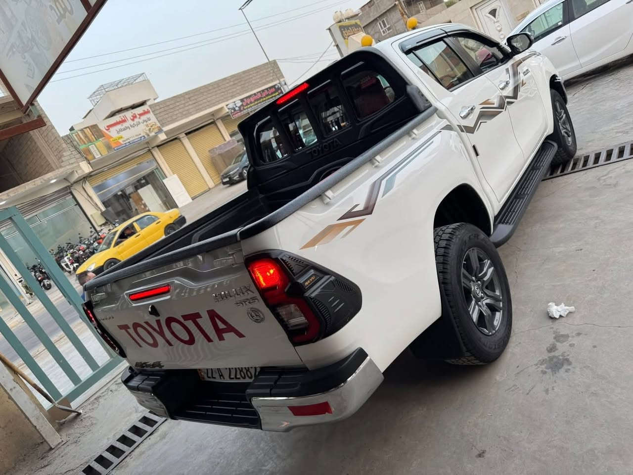 للبيع تويوتا هايلوكس موديل 2024
السياره مكفوله كويتي فول مواصفات
بصمة شاشة تحكمات ستيرن اشاير بل مري
كير اوتماتيك ماشية 45 الف كيلو 
السياره على ايدي ماخذه زيرو
رقم اربيل ورقمه شبه مميز 
والسياره بأسمي تحويل مباشر 
السعر 330 ورقه وبيه مجال بسيط
مكان السياره ديالى بعقوبة
الرقم ***********
