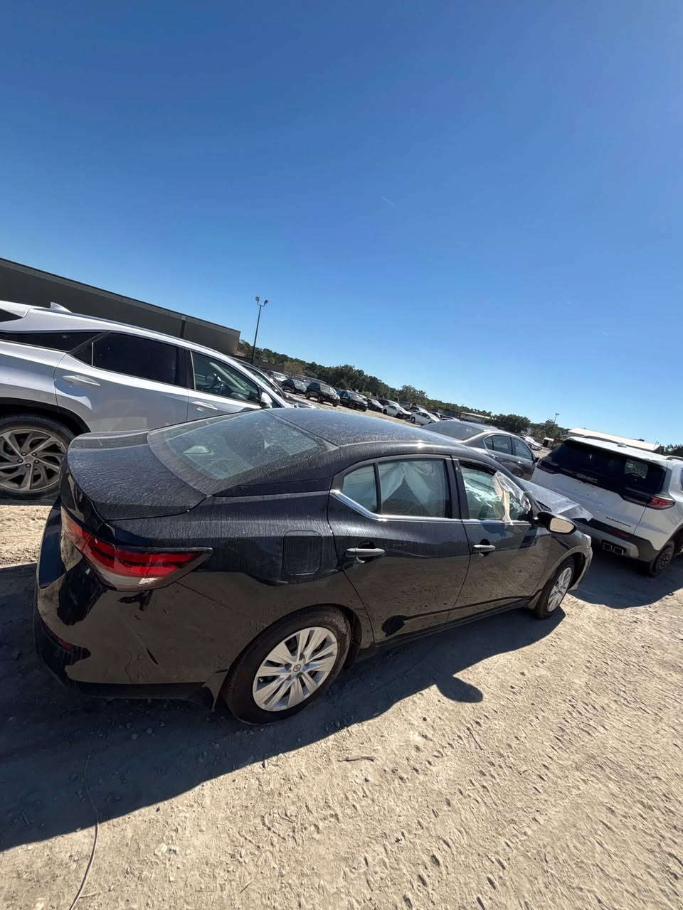 2025للبيع موعد الوصول 6/1/2026 قريب جدا الحادث موضح فقط بنيد ماشيه الفين ميل زيرو السعر 80$ ورقه قفل واصل ميناء ام قصر مدفوع شحنها كامله تستلم صافي ابلاش السياره  لاهل المصلحه  الاستفسار ***********
