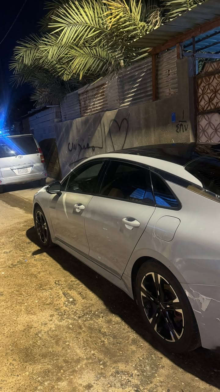 السلام عليكم  k5 مديل. 22 فول مواصفات السياره نضيفه. لون  اسمنتي  وارد امريكي حادثه جاملق خلفي. فقط السعر 155 وبيه مجال قليل السياره معوقين  المعوق موجود يمي   السياره حداديه تبريد كله جديد.  بعد سنه وصير حره.    العنوان.  بصره. ابو الخصيب   للستفسار.  📲***********
