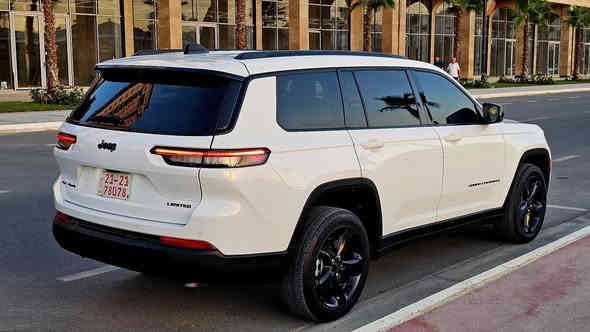 Jeep grand sheroke limited Plus INDIVIDUAL
جيب كراند شيروكي موصفات ليميتد بلاس انديفيجوال استيراد خاص وارد امريكي حادث جدآ خفيف بدون دواخل 
بيلادي ٣ شاشة و مرايه داخليه كاميرا و ٣٦٠ درجه كاميرات و رادارات كراسي جلد و تدفئة و تبريد وخزن ميموري وارليس جارج 
وارد امريكي حادث جدآ خفيف بيها بابين مبدل نفس لون بيلادي جهه سايق مكانين تكحيل
سعر ٣٥٠ $

***********
