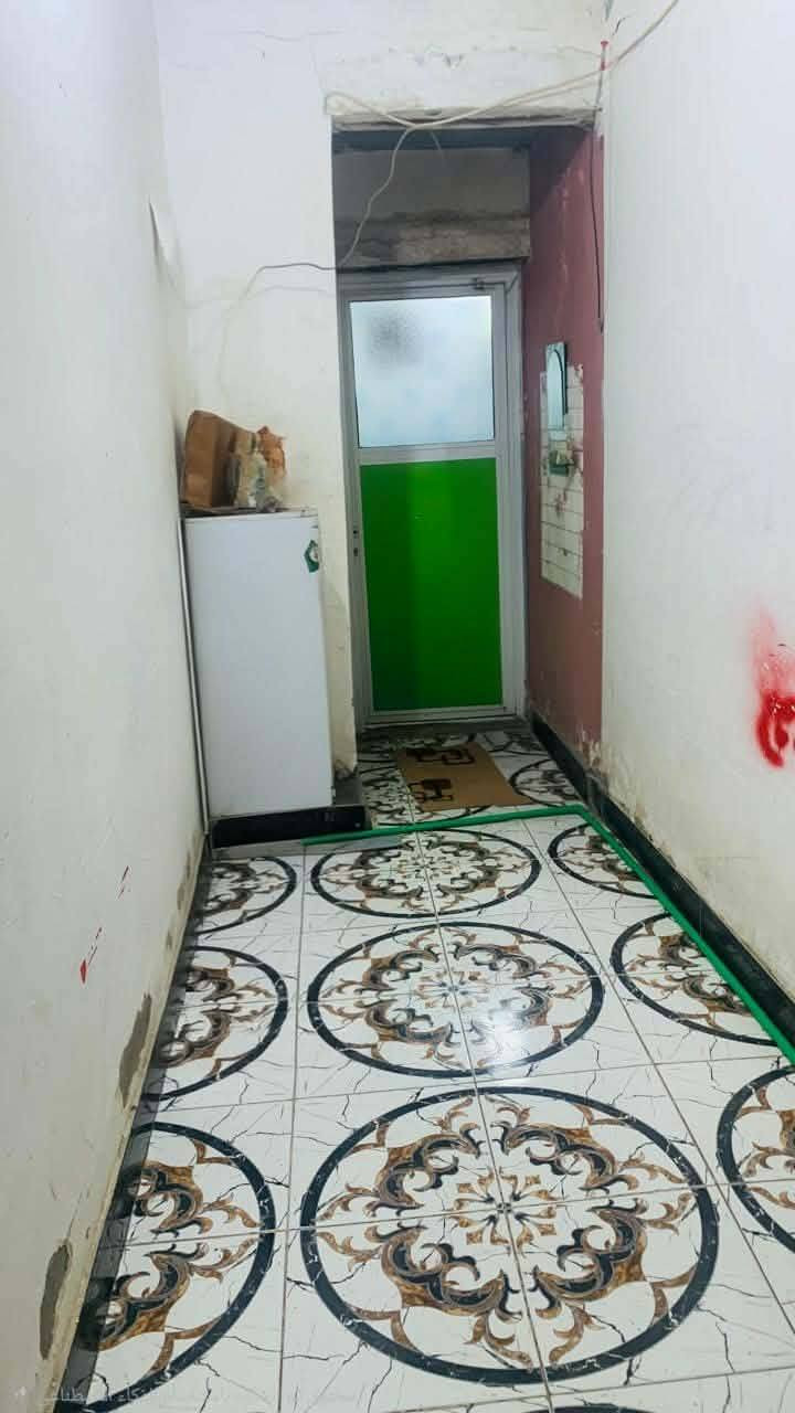 سلام عليكم بيت للبيع الديوانية المطاط مقابل حايط الزراعة المساحة ٢٦٠ متر طابقين الطابق الأول كراج ومطبخ وصالة واستقبال وغرفة وطابق ثاني غرفتين ومطبخين وصحيات مطلوب لدائرة المطاط ١٦ مليون بالسنة مليون والسعر باليد ١٥٠
***********
