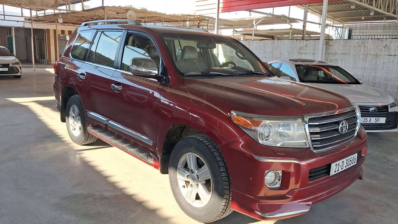 بسم الله رحمان الرحيم سيارة لاندكروز٢٠١٣للبيع سيارةجديده بمعناكلام مكفوله من كولشي ماشي ١١٠الف بدون صبغ بدون تعديل محرك بشرط رقم سنويه بشرط تحول شمالي مكان كركوك  رقم ه *********** ك ***********وسلام
