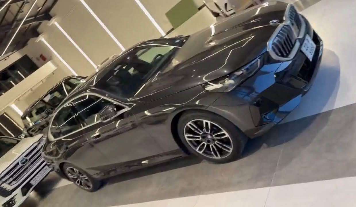 سلام عليكم
BMW 530i 2024
twin power turbo 2000
mile 43,000
السيارة جديدة على وضع الشركة وصيانتها منتظمه في الشركة الام ماشية بالعراق فقط 2000 كم رقم سنوية هزة جديد
انظف سيارة بالعراق وارد امريكي وتشوف وراح تتاكد بنفسك السيارة ناقصها فقط ppf
سيارة كلين بدون قطرة صبغ ولا بارد ولا فتح ولا تعديل ولا السيارة كفالة من كل النواحي el
عليها تحديث دعاميات ودوسات M ويلها بلادي M
7 مودات قيادة ومواصفاتها معروفها ما حاجة نكتب شي السعر  448  ورقة 
برقم عادي تستلم سنوية باسم حضرتك للجادين فقط الاتصال على الهاتف الشخصي
***********
***********
