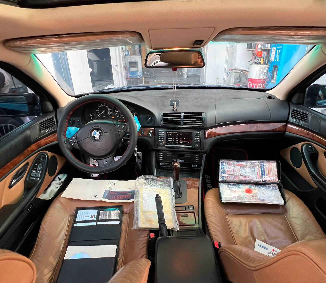 بی ئێم دەبلیو e39 2001 530i قەپات مواسەفات
ڕەنگی ڕەشی 
سەقفو حیزام بە شەرت 
ناو قەیسی‎پاش وپێشی حاسە 
گیر تۆماتیک+حادی +سپۆڕت
سڵایت شو شە +سڵایت خەزن
کوشن کارەبای +بالیف کارەبای 
سیدی بۆکس+جی پی س+بلوتوز+شاشە 

سعر لە کۆمێنت داوابکە ڕاستەخۆ بۆت دیت 📩 

حەدەسەی ١١٠$ بۆ بەستراوە 
ئاوینە کارەبای ‎ئاوینە شەفت
پەردە کارە بای 
و‎جام پۆڵۆڕایز
و‎زۆر ماسەفاتی تر
و‎هەتابڵێی سەیارەکە جوانە
2021داخڵ بوە
شوێن:ڕانیە 

ژمارە مۆبایل: 
***********
