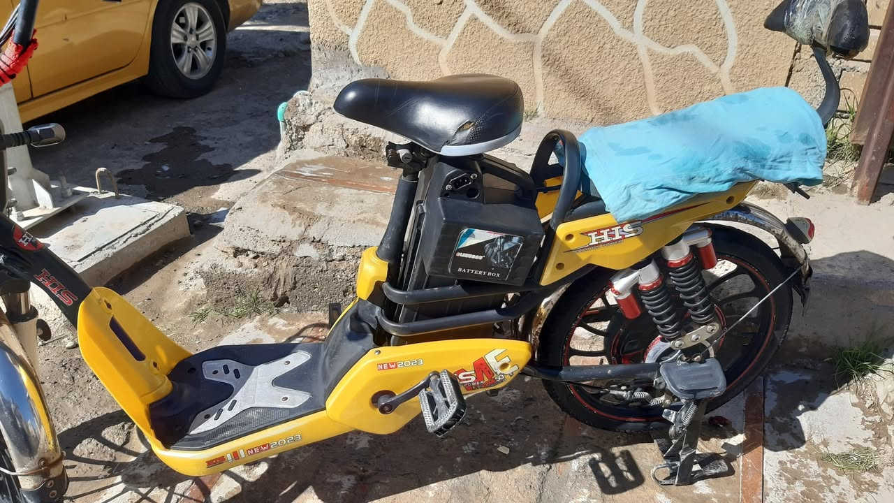 🚲 دراجة شحن للبيع
بطاريات جديدة مع كفر بطاريات
شاحن أصلي جديد
تايرات جديدة
الدراجة كاملة وما بيها أي نقص
📍 المكان: بعقوبة – المركز
💰 السعر: 300 (قابل للتفاوض)
📩 للتواصل: عبر الماسنجر
📞 أو الاتصال على الرقم: ***********
