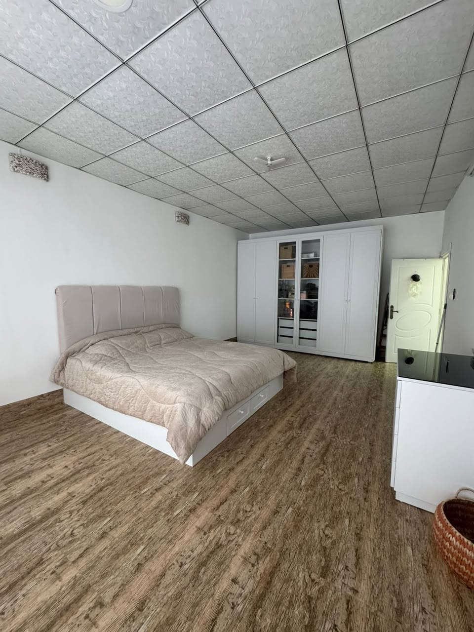 بيت للبيع في اينده ٢ 
السعر ١١ ونص
وباقي ٢ دفتر و٢٥
اقساط ٤٣٠ الف شهريا
مساحه٢١٦ متر
٥ غرف نوم
للمزيد من المعلومات والتفاصيل اتواصل ويا الارقام التالية 
***********
