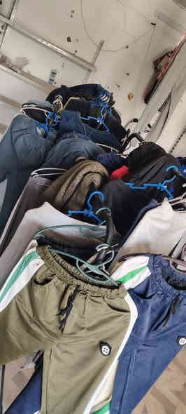 ملابس شتوي صيفي رجالي شبابي اطفال    واكو بجايم شبابي جديد   تقريب بل 600 قطعه ابيعه كبسه وحده عنوان سماوه وركاء رقم الهاتف ***********
