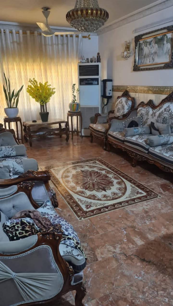 الدر للبيع منطقه الامين الثانيه قرب مكتبه روأ بضهر اسواق الغدير السعر 350 وقابل للتفاوض للستفسار اكثر ***********
