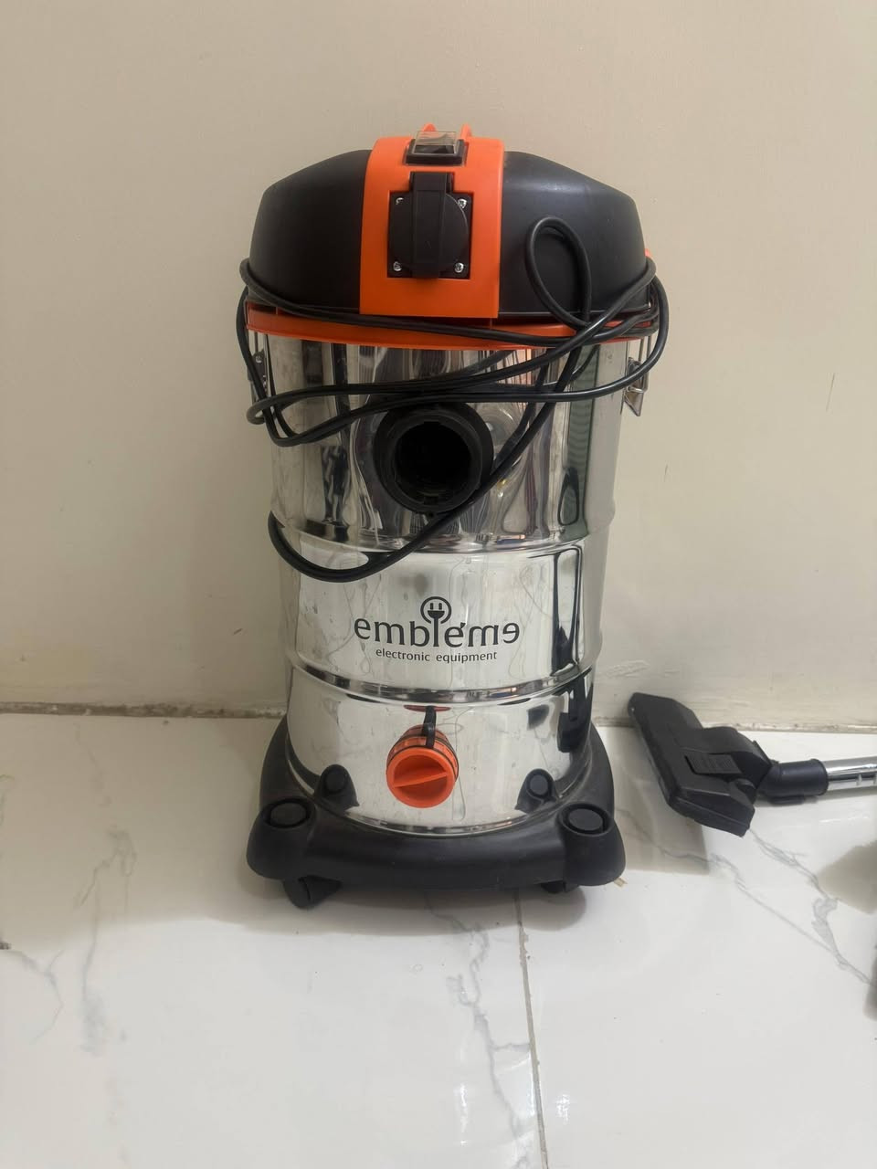 سلام عليكم مكنسه كهربائيه المانيه ماركه امبليوم بيه خاصيه سحب المياه من الأرضية سعرها ٦٠ وبيه مجال مكان بغداد الحريه


**إذا كنت صاحب هذا الإعلان وتريد حذفه لأي سبب، رجاءا أرسل رسالة إلى الدعم الفني**