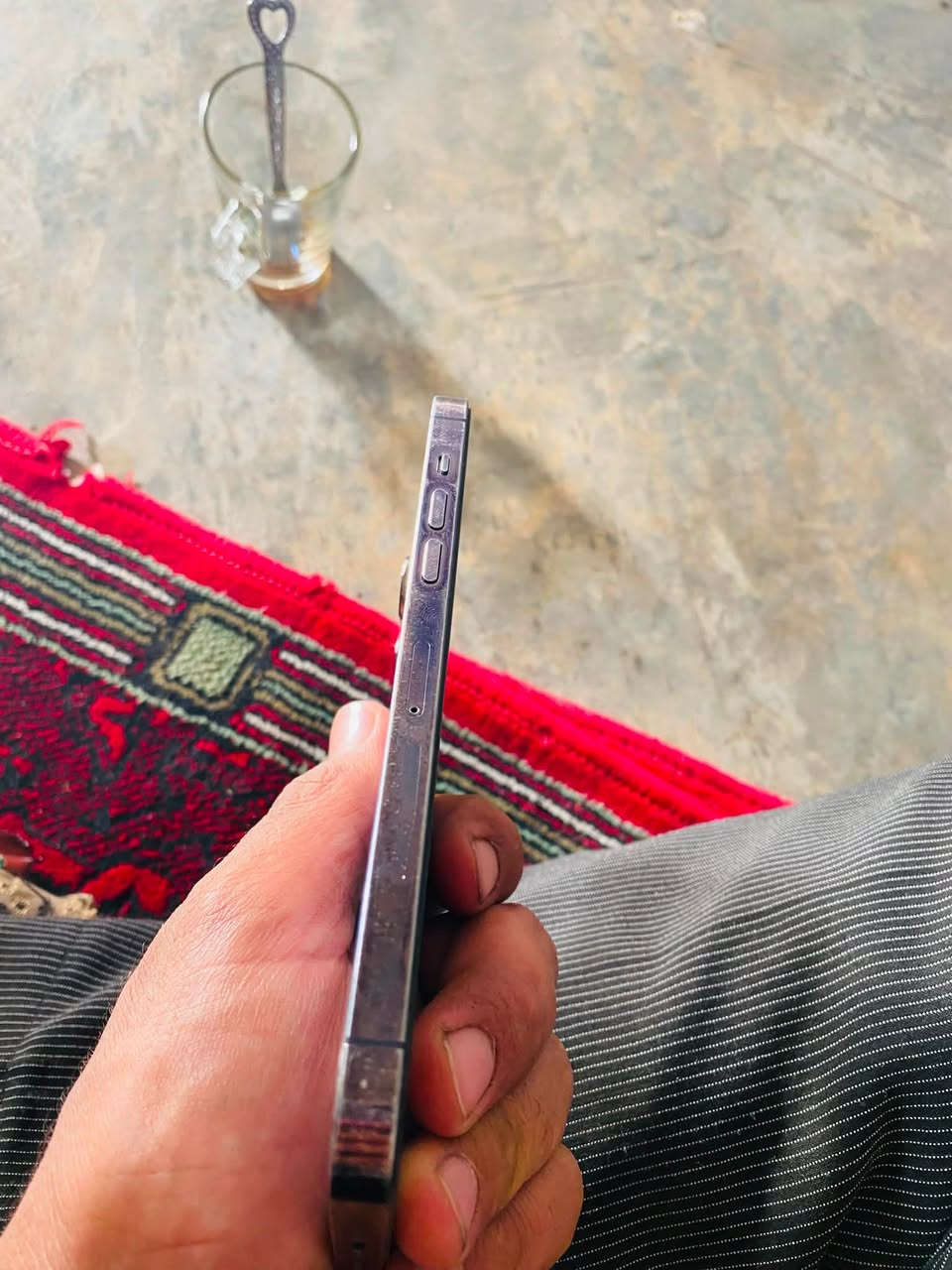 سلام عليكم جهاز ١٤بروماكس  ٢٥٦كيكة بطارية٧٨ نموذج أم نسخت ZA/Aشرط مكفول كفالة عامة ماامبدل اي شي فقط ضهر مكسور السعر ٨٠٠وبي مجال ‭***********‬
