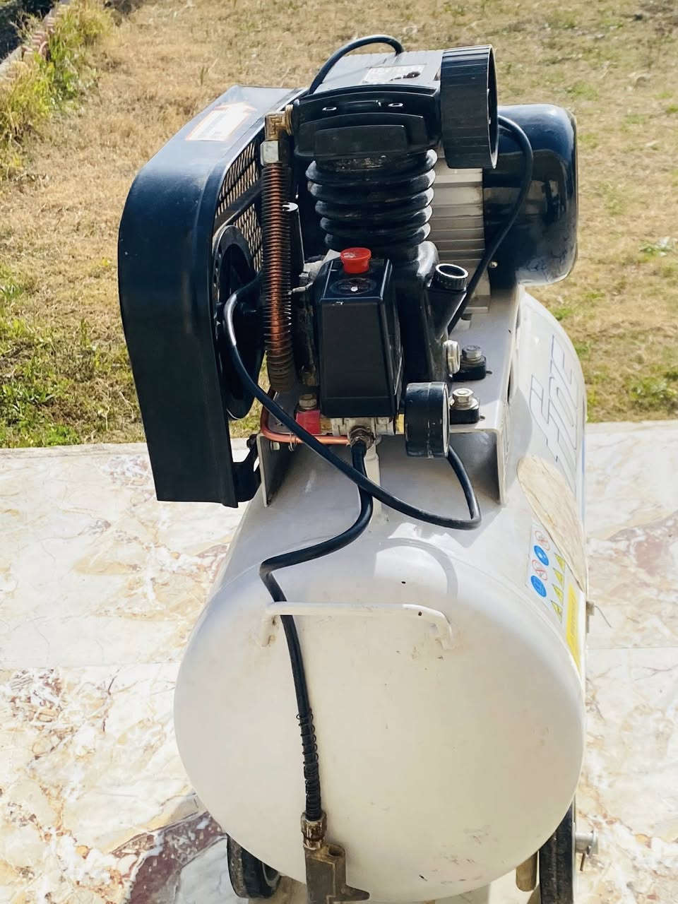 السلام عليكم. 

تاروسه (ايطالي الاصليه ) شرط الشغل
السعر175. 
هاتف. ***********.
