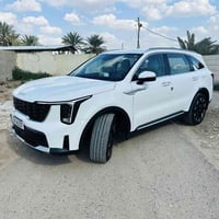 سورنتو موديل 2025 كفاله عامه من كلشي على وضع الزيرو ماشيه 8  رقم بغداد...