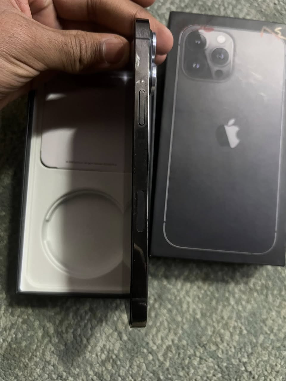 السلام عليكم 13 برو ماكس بطاريه 82 بلاديه ما امبدل بي اي قطعه تجي واشوف بعينك مال بيت نضيف الجهاز كله شغال وين ما يعجبك فحصه وكامل ملحقاته كفر وشاحنه والكارتونه مالته مكاني البصره كرمه علي سعره 725 وبي مجال قليل رقم الهاتف *********** واستاب فقط
