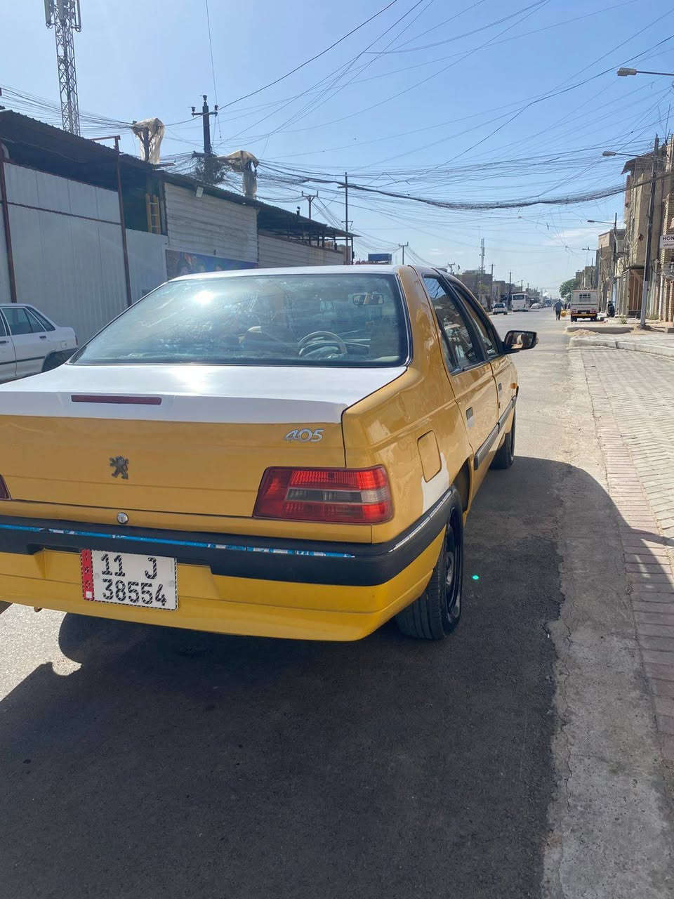 بيجو  مديل 15 سياره نضيفه كهربائيات كلها شغاله تبريد كله جديد محرك مكفول لا تبخير ولا تنقيص  كير باور مشط كله جديد سياره ما عوزها اي شي  مصفره هيها وغرامات رقم جديد. كامله سعرها 38 وبيها مجال عنوان بغداد رقم ***********
