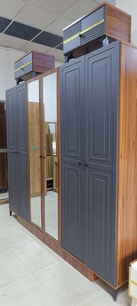 غرفة نوم تركية • رمادي خشبي • مستعملة نظيفة