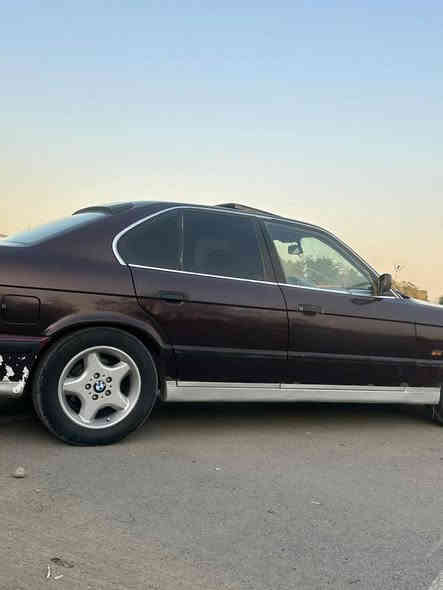 بەناوی خوای گەورە bmw ia مۆدیل 94 ئارم پلاستیک ئارم و ئەوەلیات بەشەرت سەیارەکە بەس ماشاء اللە دەوێت تەبریت تۆماتیک سلایت جام کارەبایی کوشین جلد و هیتەر شەش کەلەیە سەیارەکە دەبڵ ئێرباگە تەبرید لە سلۆری مەکینه 25 گێر و مەکینە و کارەبایی هەمووی بەشەرت چوارتایە و ویلی خاوێنی لەسەرە پێش گەورەیە پێشی کەپسە پشتی جەمپێکی خەفیفی هەیە سەیارەکە بە عامێکی دەوێت هیچی نەقس سعری 44 وەرەقە و ماجالێکی برایانەی تێدایە شوێن هەولێر 0750 846 43 49 أربيل
