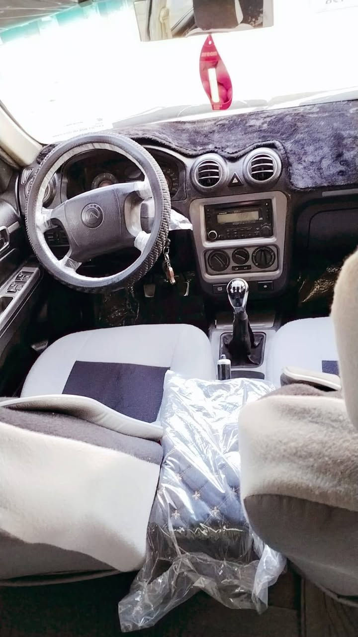 السلام عليكم ck للبيع
 موديل 2013 كصة جديدة
لون سلفر رقم بغداد شرط التحويل 
السيارة جاهزة مال بيت 
شرط كير ومكينة 
طخم امامي خلفي كله جديد 
 مصبوغة عام مال تقحيل بدون ظرر 
العنوان / موصل كراج الشمال 
للتواصل ***********
***********
