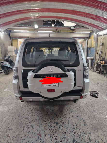 السلام عليكم باجيرو موديل 2014 
السعر 180 ورقة وبية مجال حك الجية 
فول مواصفات حبتور 
مكفولة كفالة عامة من الصبغ والتبديل والبارد 
كير و المكينة مكفول 
رقم بغداد /بأسمي
مكينة 3500
بية منظومة غاز 
مواصفات /فتحه/كشنات جلد /تبريد ثلج  3 قطع
تحكم ستيرن/شاشة و كامره و دمام
لايت زنون/مري شفط/تاير تخم جديد 
باتري جديد/صدر امامي خلفي جديد 
مكان بغداد الدوره حي الصحه 
رقم هاتف ***********
