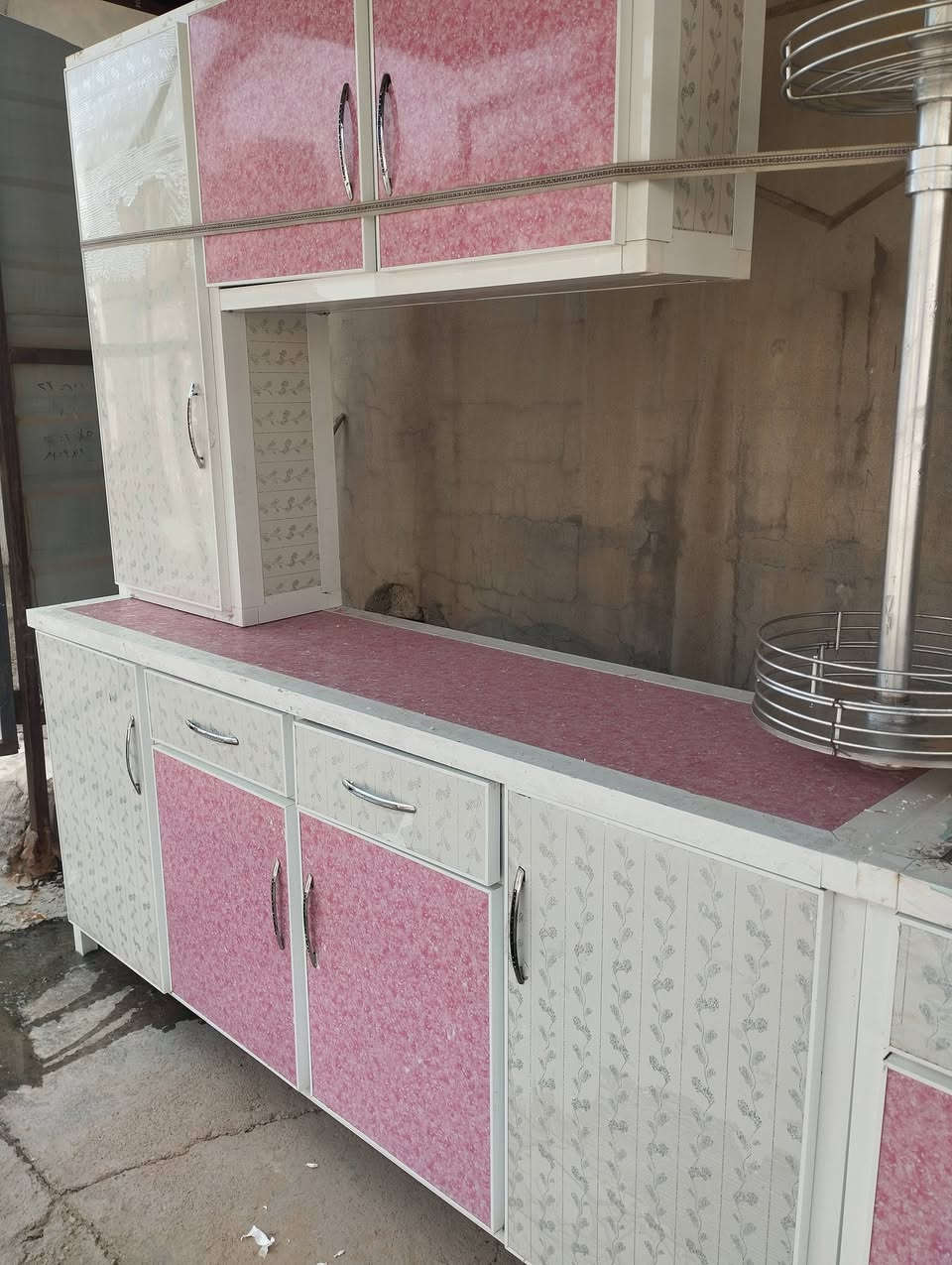 كاونتر ثلاث قطع مترين نضيف اي عيب مابيه السعر 230 وبيه مجال الشراي يخابر ***********
