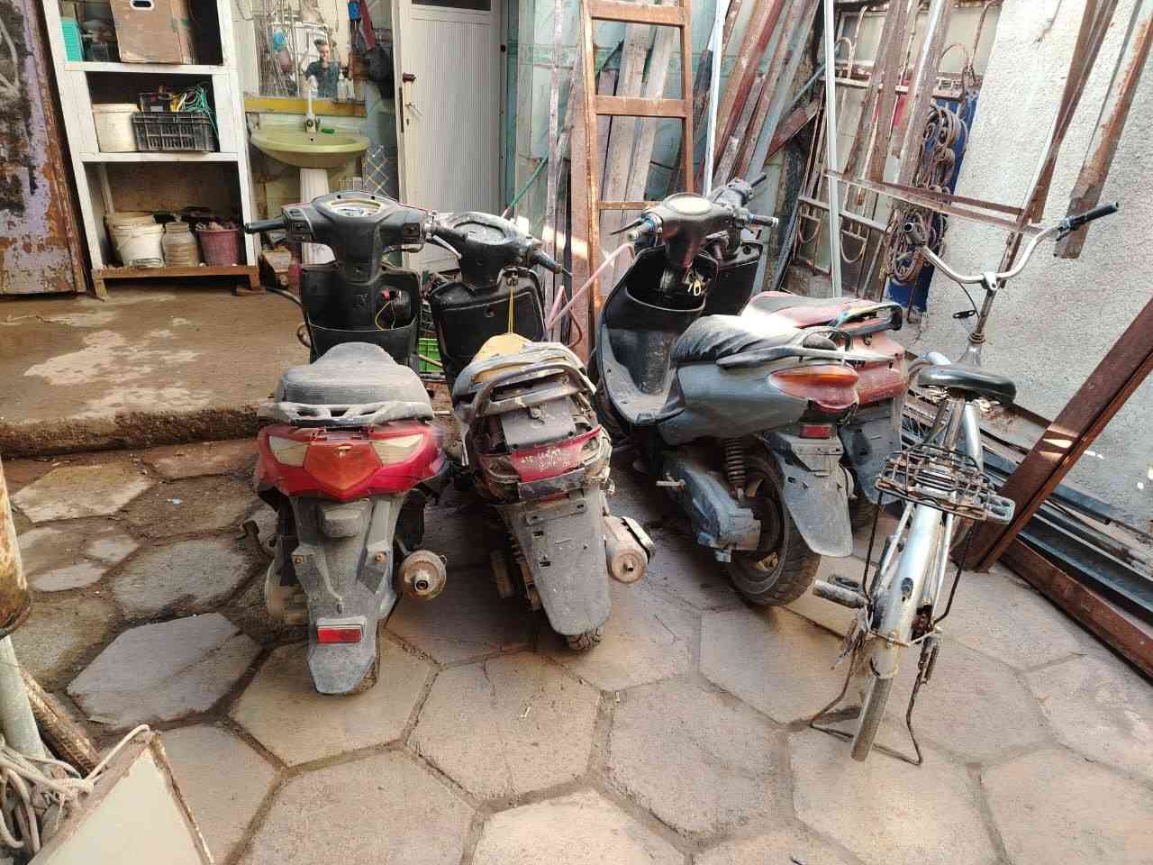 السلام عليكم خوان هذن دراجات  للبيع كلهن سوه سعر 750 وبي مجال اعطالهن بصيطه جوزه لو باتري لو تنضيف كابريته كلشي ما بيهم تجي تفحص وتشوف واكفلهن من سرقه من عشاير لو دوله تجيني للبيت وتشوفهم مو بغير مكان المو شراي فدوه لا يخابر ***********
