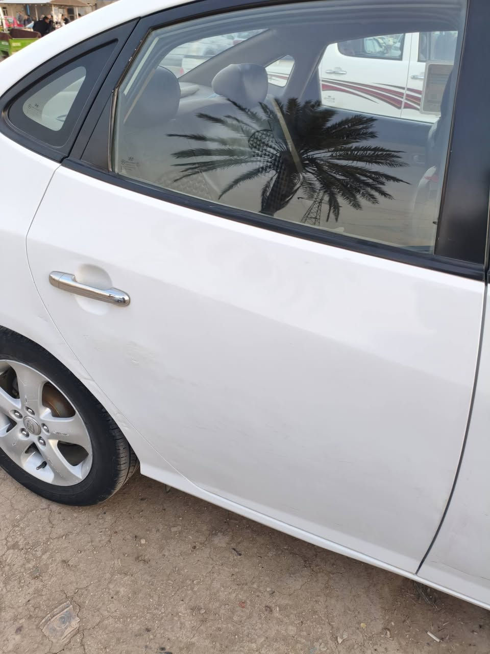 السلام عليكم افانتي موديل 2007فول مواصفات عدا فتحه محرك 1600تخم تاير بيه بارد بالباب الخلفي بدون صبغ اوتبديل بغداد تحويل مباشر كير محرك حداديه فول 
***********
