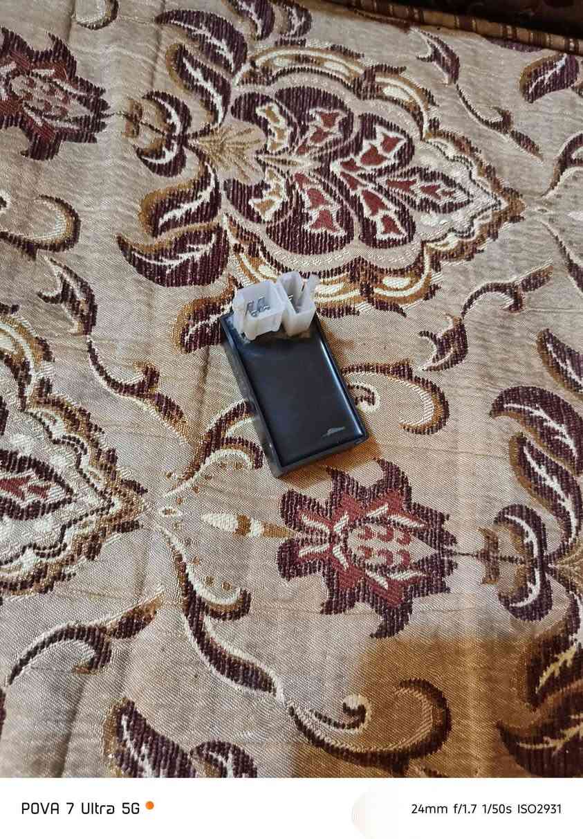 سلام عليكم 
غراض دراجه للبيع  انضاف كلش 
استخدام قليل غراض جدد 
سيبايه + طاقات شمسيه ثقيل (2) + بك لايت متغير الالوان + بلاتكتور ستيل احمر + 4 نشرات  ب  (100)    
صندوك جي اس الحجم الوسط + اريل  ب (50)
صندوك دلفري اقماش + شبجه مالته  استخدام يومي  ب (25) 
جامات عدد (2) + بلاتكتورات عدد (2) ب (35) 
اشاير جامه مضلله. لد  برتقالي ب (10)
عدسه بوكسر عالي ناصي عين سكن عين الشيطان + شبجه لايت   ب (80)
مرايات ايراني  +  عقل بلاد + ستيرن بلاد ب  (30) 
 خوذه + قناع باله امزون اصلي مبطنه  ب (60) 
خوذه سوده موشمه ب (25) 

اي شي تحتاجه راسلني واتساب ادزلك تفاصيله وشون يكعد.   ولحد يبغه يعلق من كيفه 

مكانه بغداد المعامل 
رقم *********** واتساب
