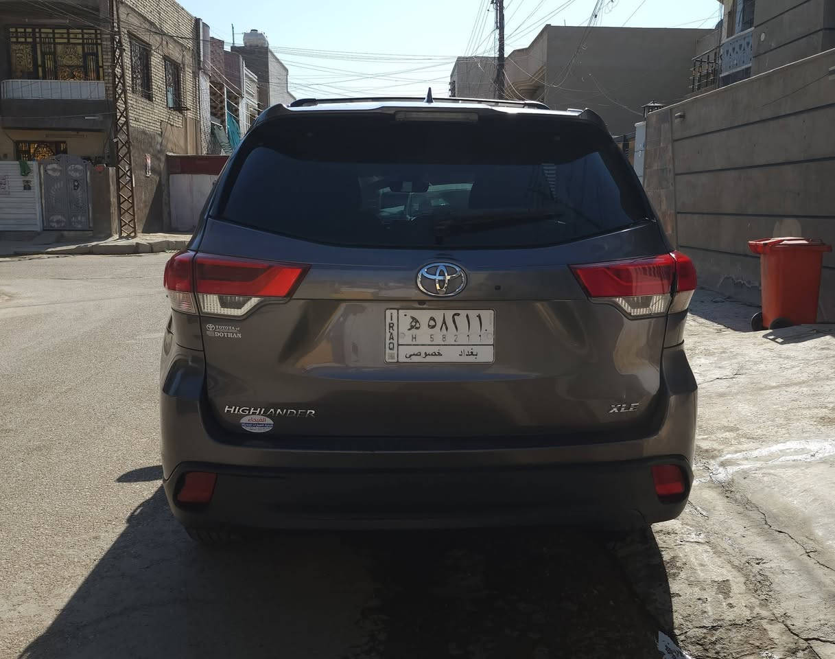 سلام عليكم تيوتا هايلندر للبيع موديل 2018 رقم بغداد وارد امريكي. فول اوتوماتيك.  
السعر210$  دفترين وعشرة. 
المكان بغداد البلديات 
***********

