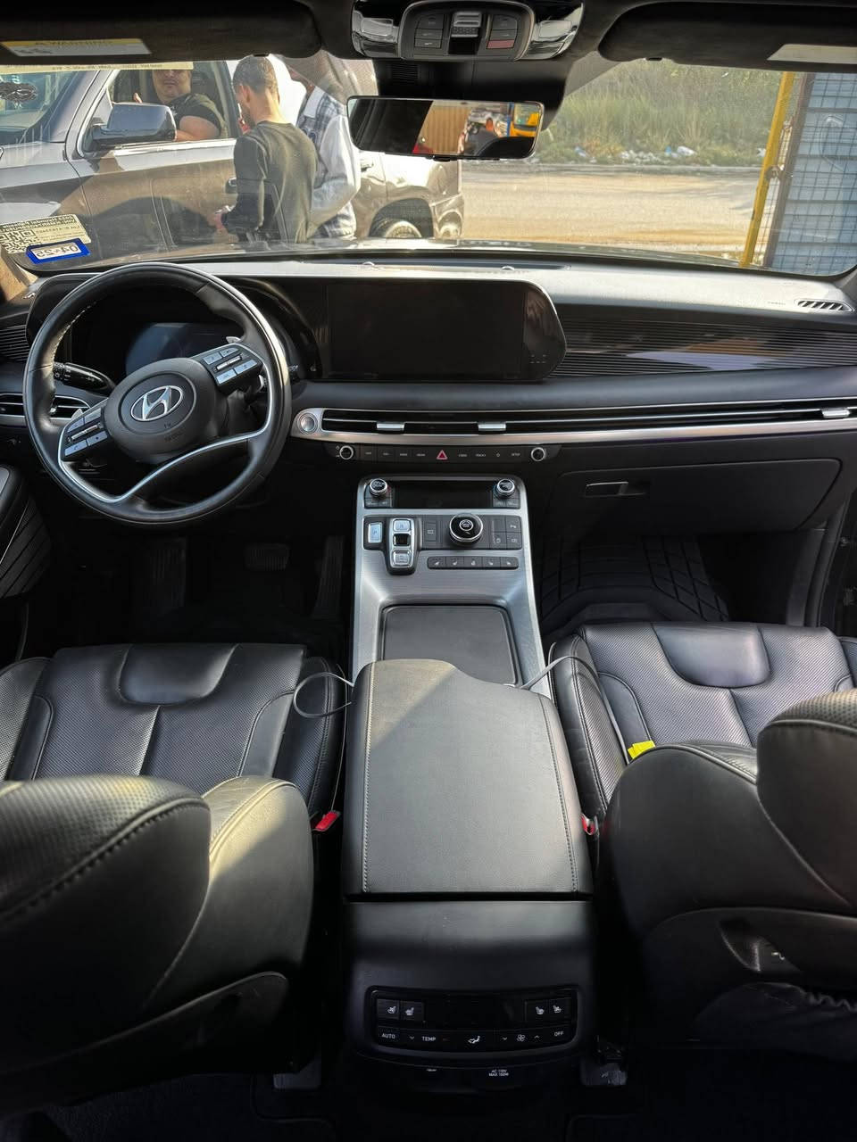 هونداي بلسايد موديل 2023 فول مواصفات 1/1 لفئة كلكرافي حادث بسيط موضح بل صور سبعة راكب كشنات vip محرك 3800 ستة سلندر وارد امريكي كشنات تدفئة تبريد مساج كشن لسائق خزن كشن كيارة كير بيانة لدات داخلية جميع الالوان دفع امامي رقم لسيارة بغداد بصمة البيبان لمس تقديم ترجيع بل ريمونت تشغيل عن بعد طاك بيهة ايرباك لبردة من جهت لسائق فقط و براس لسنة 2026 بل احتفالان انضربت طلقة بل بنيد مامبينة اصلا سعر السيارة 310 و بيهة محال بسيط عنوان بغداد الغزالية ***********
