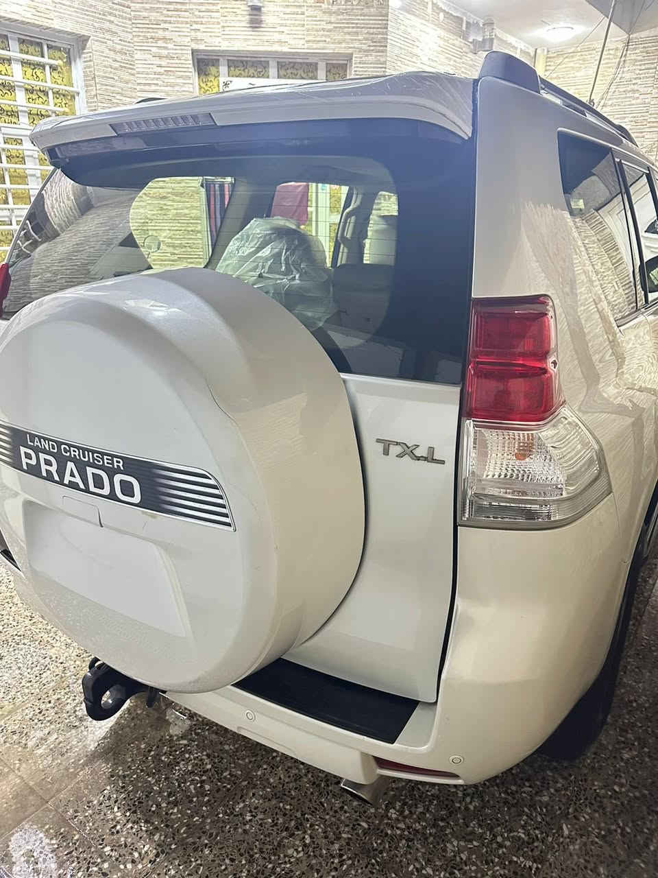 سلام عليكم البيع فقط
تيوتة برادو موديل 2013 كويتي فول مواصفات 
مكفولة كفالة عامة من الصبغ والبارد سيارة  جديدة 
السعر 295وبيهة مجال 
رقم بغداد بسمي تحويل مباشر 
موصفات معروفة 
ستة سلندر مكينة مكفولة كير مكفول 
ماشية 120 ألف حقيقي 
مكان بغداد  ***********
