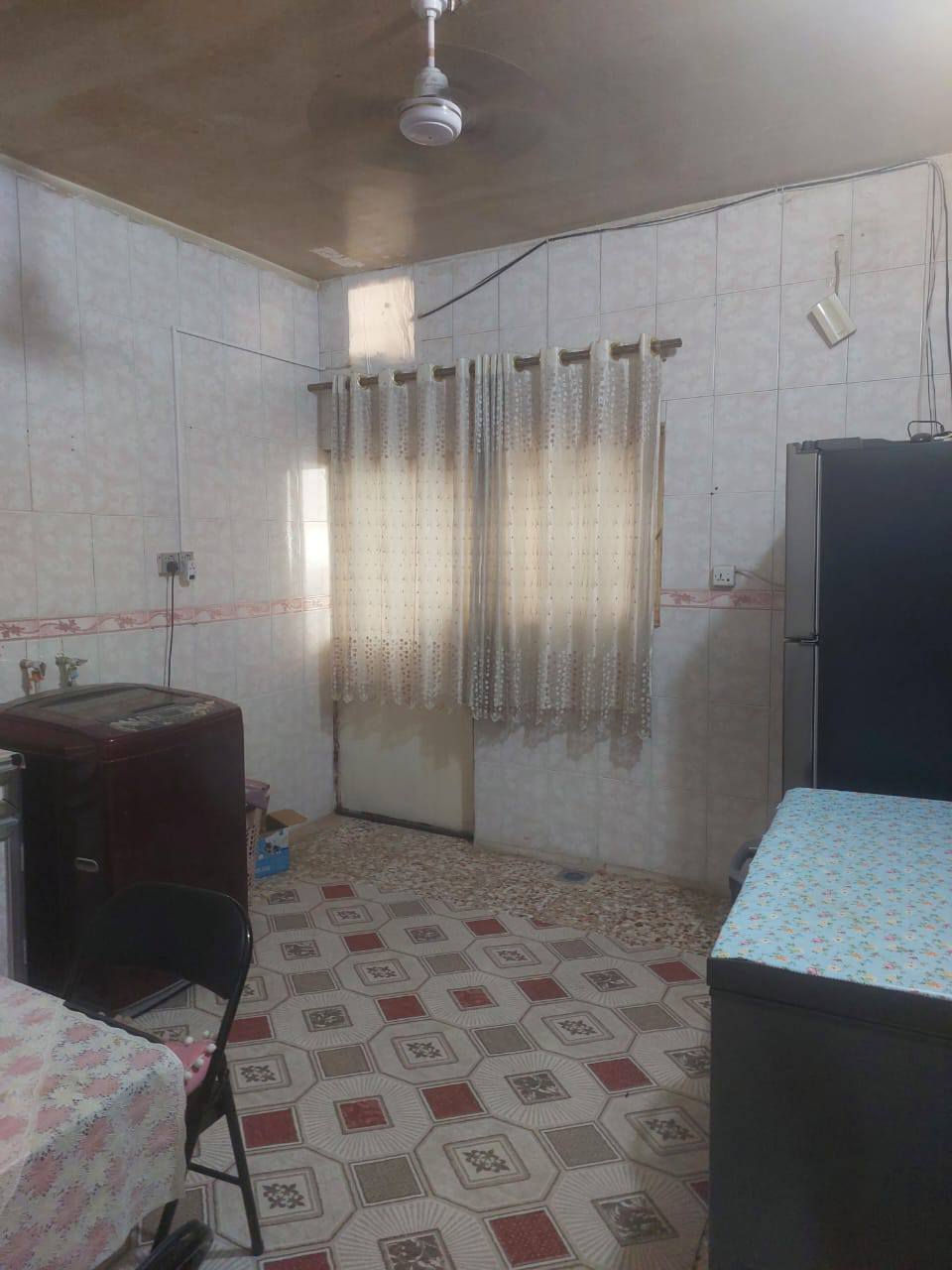 ⚜بسم الله الرحمن الرحيم⚜
                  🎗اعلان رقم 19🎗
🎄دار سكن في منطقة حي الحكيم طابقين🏡

🔸️المساحة📐(200م) (10*20) 

🔹️صنف العقار طابو زراعي

🔸️خدمات  ( ماء و كهرباء و مشمول بالتطويب)

🔹️عرض الشارع 10م 🌄

🎯العنوان// شارع (كوت _ عمارة) مقابل شارع الحي الصناعي. 

الطابق الارضي " استقبال، مطبخ، هول، غرفتين نوم، مجموعة صحية "

الطابق الأول"غرفتين وبيتونه"

🎯ملاحظة مهمة:- 
📌" بيع فقط ♻️ "

☎️للإستفسار مراسلة الصفحة او الاتصال بنا 
***********
(تواصل واتساب  )
***********

📌يمكنكم الإعلان عن عقاراتكم بمراسلة الصفحة او الواتساب وابلاغنا بالتفاصيل
